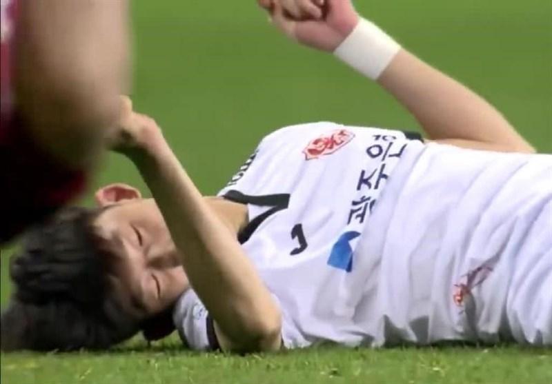 نجات معجزه آسای فوتبالیست کره ای پس از شکستن گردنش در زمین فوتبال