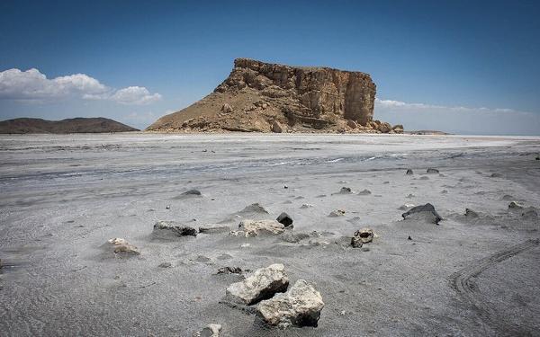 وسعت دریاچه ارومیه نسبت به دی ماه 90 کیلومتر مربع افزایش یافت
