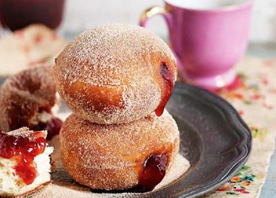 طرز تهیه پیراشکی توت فرنگی و پنیر با 13 نکته نرم، پف و لذیذ میشه!