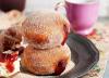 طرز تهیه پیراشکی توت فرنگی و پنیر با 13 نکته نرم، پف و لذیذ میشه!